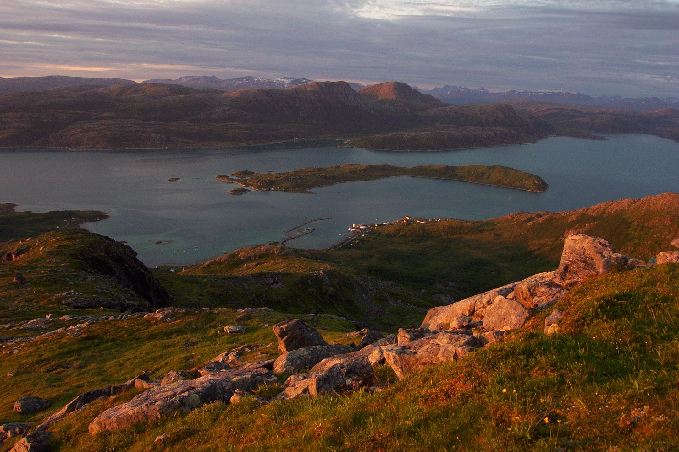 Vågsøya gezien vanaf Vengsøy